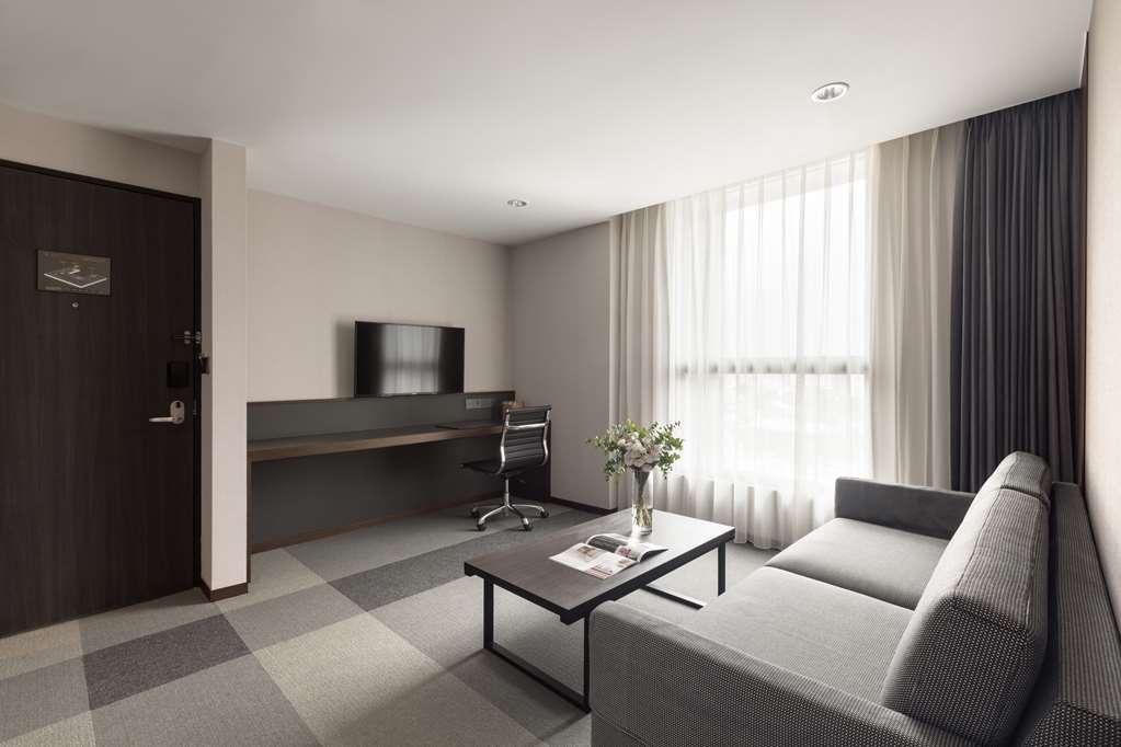 Lakeshore Hotel Тайнан Стая снимка