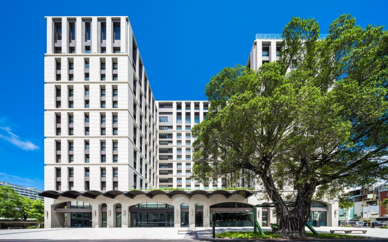 Lakeshore Hotel Тайнан Екстериор снимка