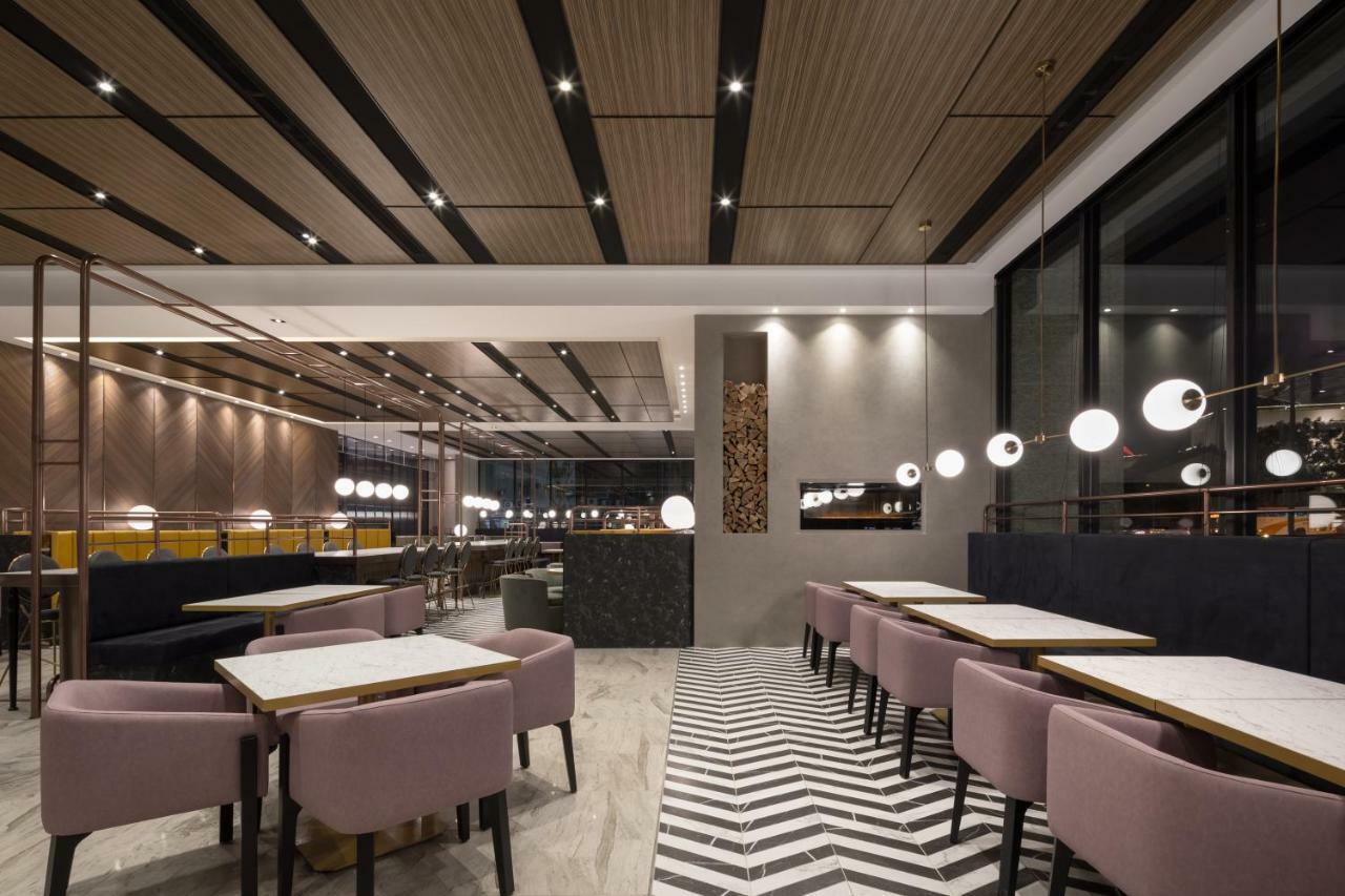 Lakeshore Hotel Тайнан Екстериор снимка
